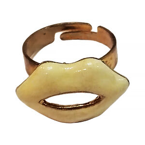 Cream Lips Adjustable Ring - Style 245